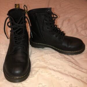 BRAND NEW!!! Dr. Martens Black Leather Boots size 38 / 7.5